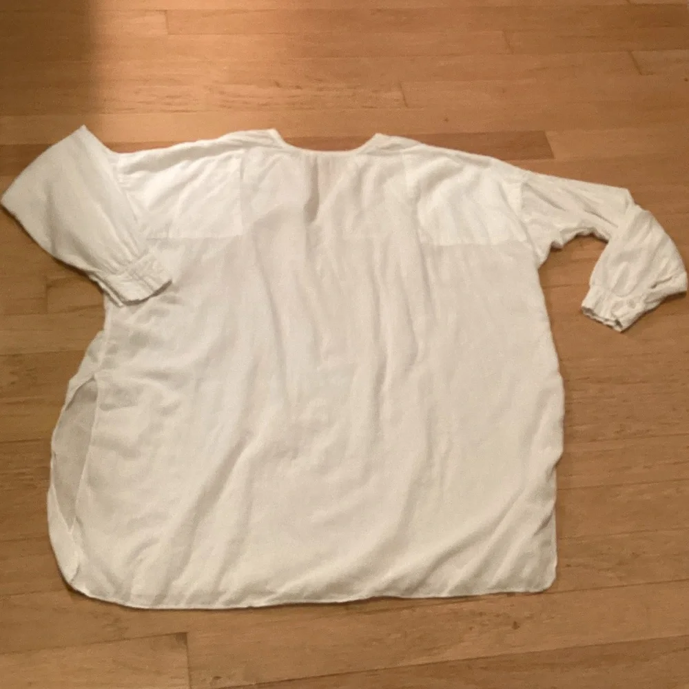 Elegant cream Tunic with long sleeves - Picture 9 of 13